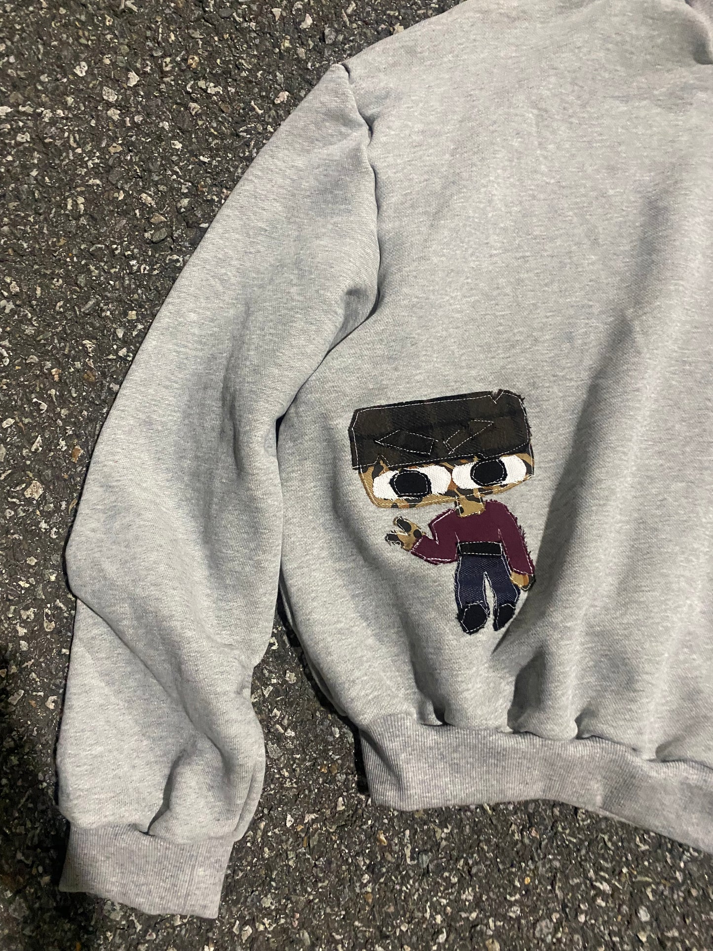GONEISBACK CUTE SWEATSHIRT
